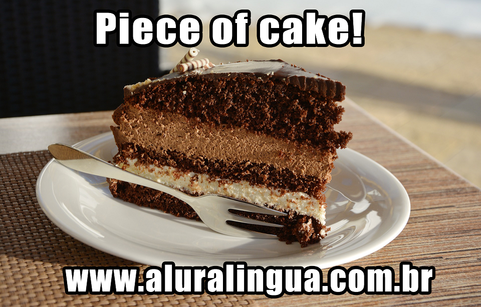Wise Up - Você sabe o que a expressão piece of cake significa em inglês?  Literalmente, a tradução em português é pedaço de bolo, porém, no Brasil,  usamos outras frases para expressar
