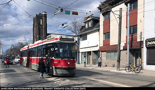 Streetcar tradicional em Toronto #inset